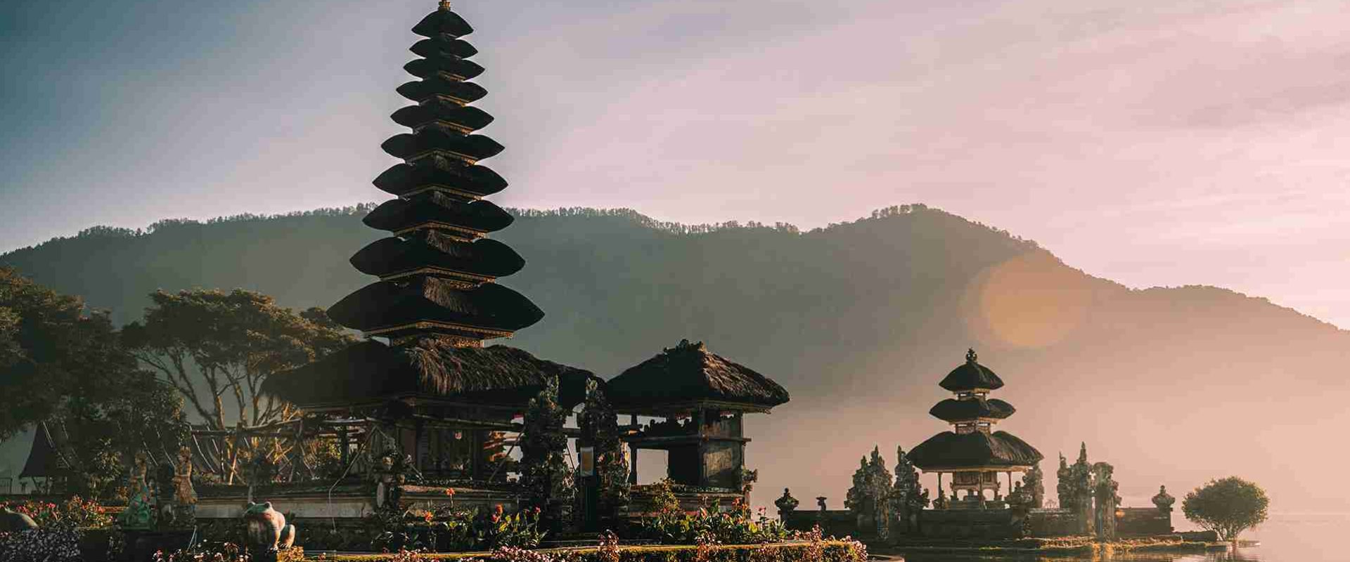 Peserta team building outbound seru di Bali dengan permainan outdoor bersama Nadi Berkah Wisata