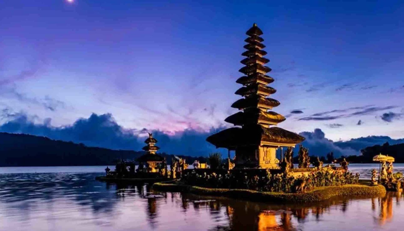 Harga tiket wisata budaya di Bali 2026 seperti Pura Tanah Lot dan Ulun Danu Beratan