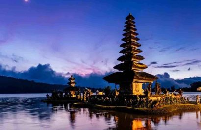Harga tiket wisata budaya di Bali 2026 seperti Pura Tanah Lot dan Ulun Danu Beratan
