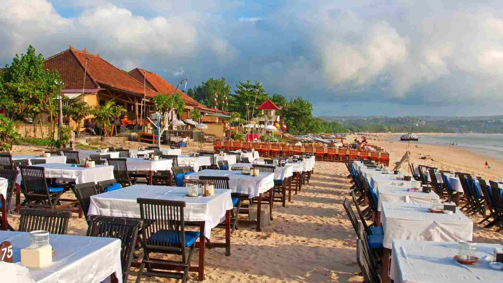 Pantai Jimbaran tempat wisata dekat bandara Bali