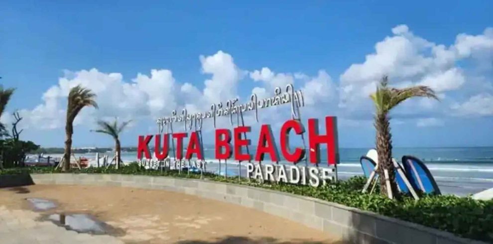 Pantai Kuta sebagai tempat wisata dekat bandara Bali
