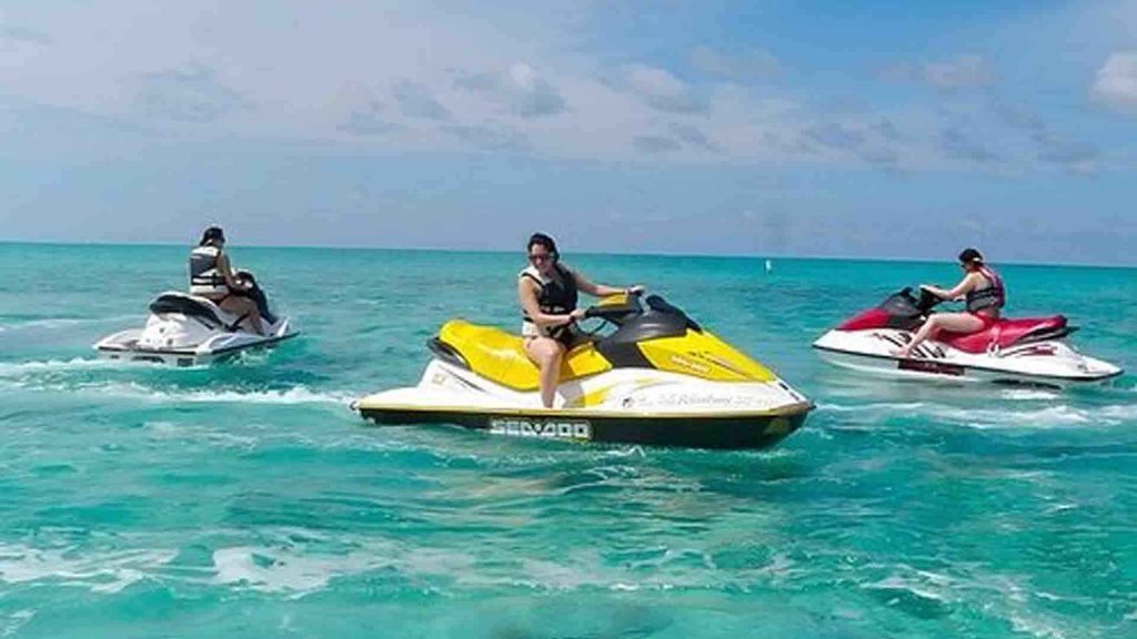 Kayak dan paddleboard di Pantai Sanur, Bali – watersport santai untuk pemula