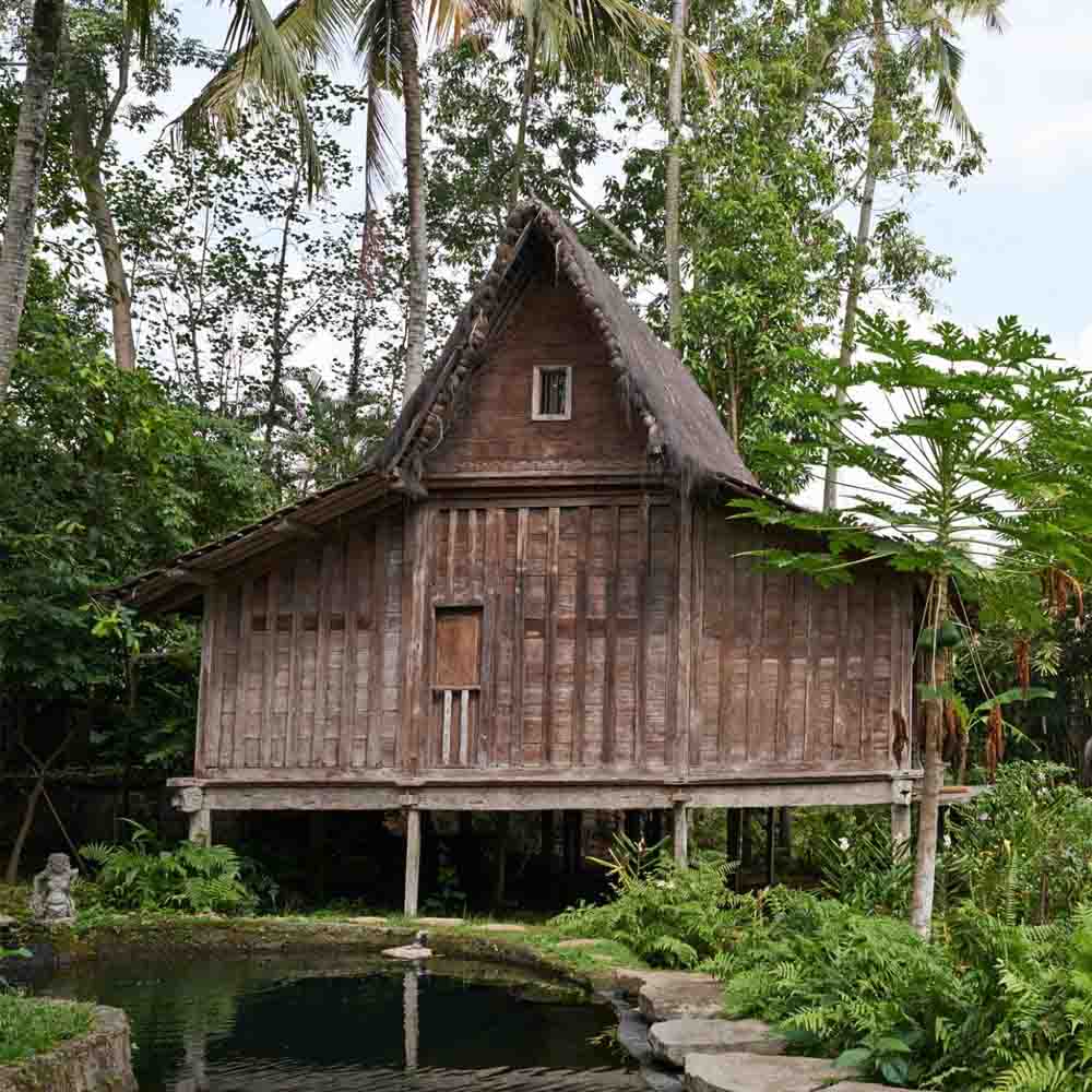 akomodasi unik di bali bamboo eco lodge di Ubud dengan desain ramah lingkungan