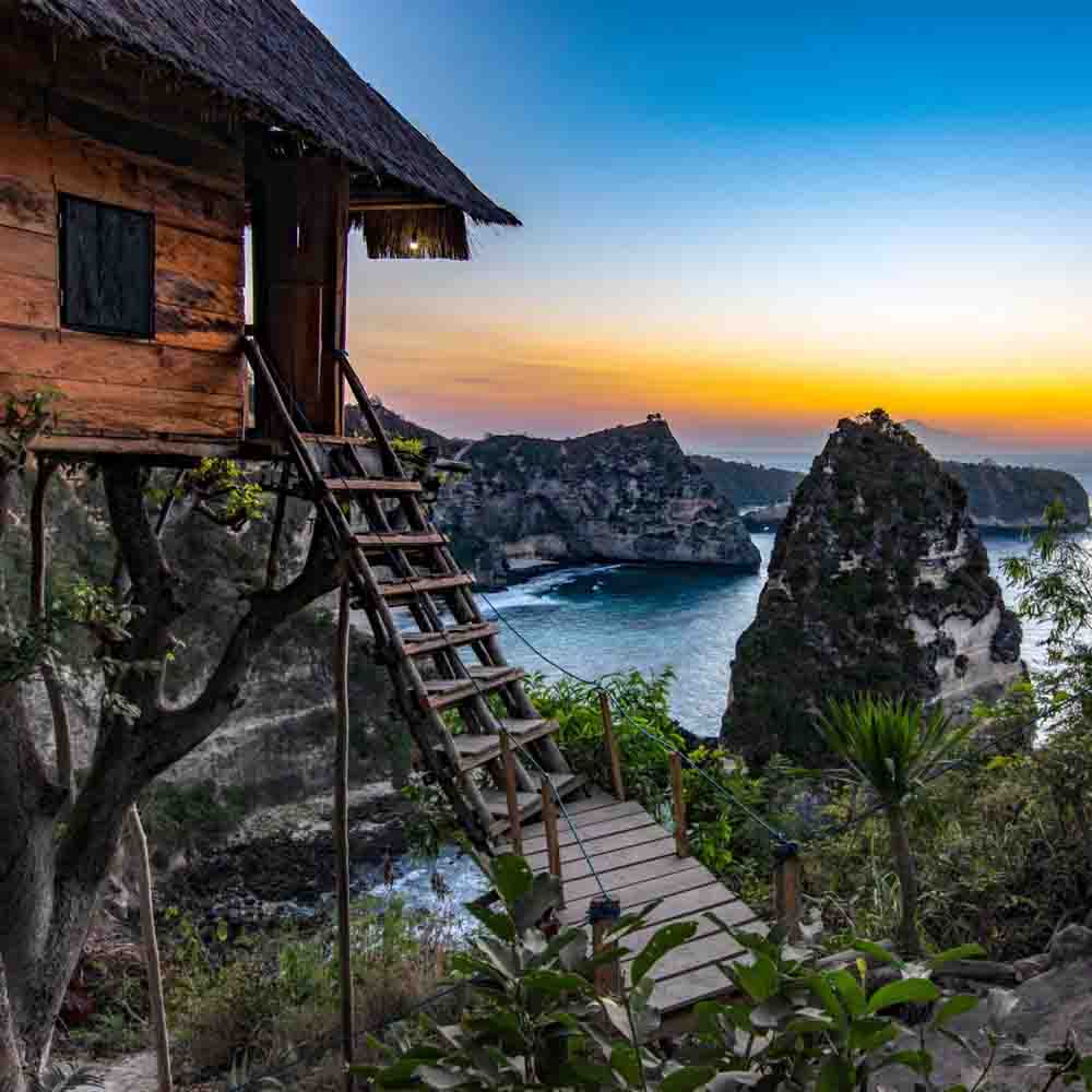 akomodasi unik di bali treehouse Nusa Penida dengan panorama laut