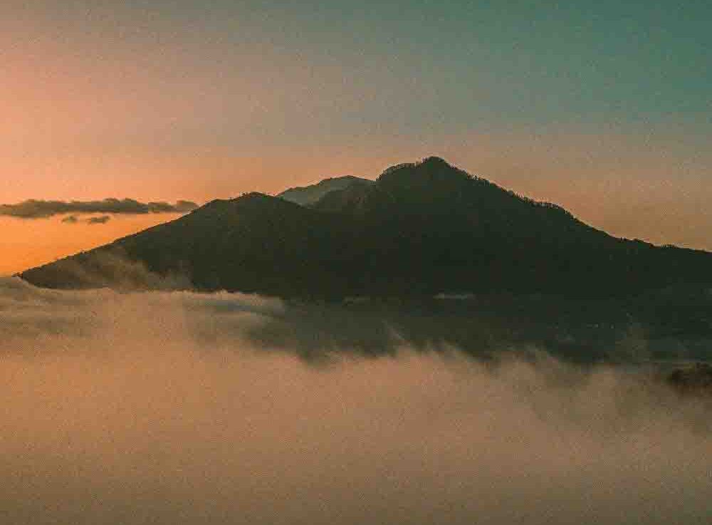 aktivitas seru di bali 2026 dengan pemandangan pantai dan petualangan alam