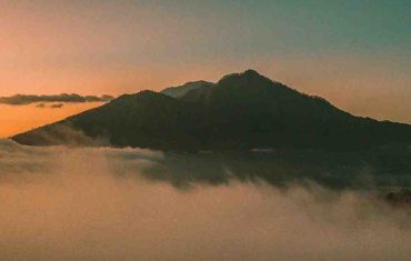 aktivitas seru di bali 2026 dengan pemandangan pantai dan petualangan alam