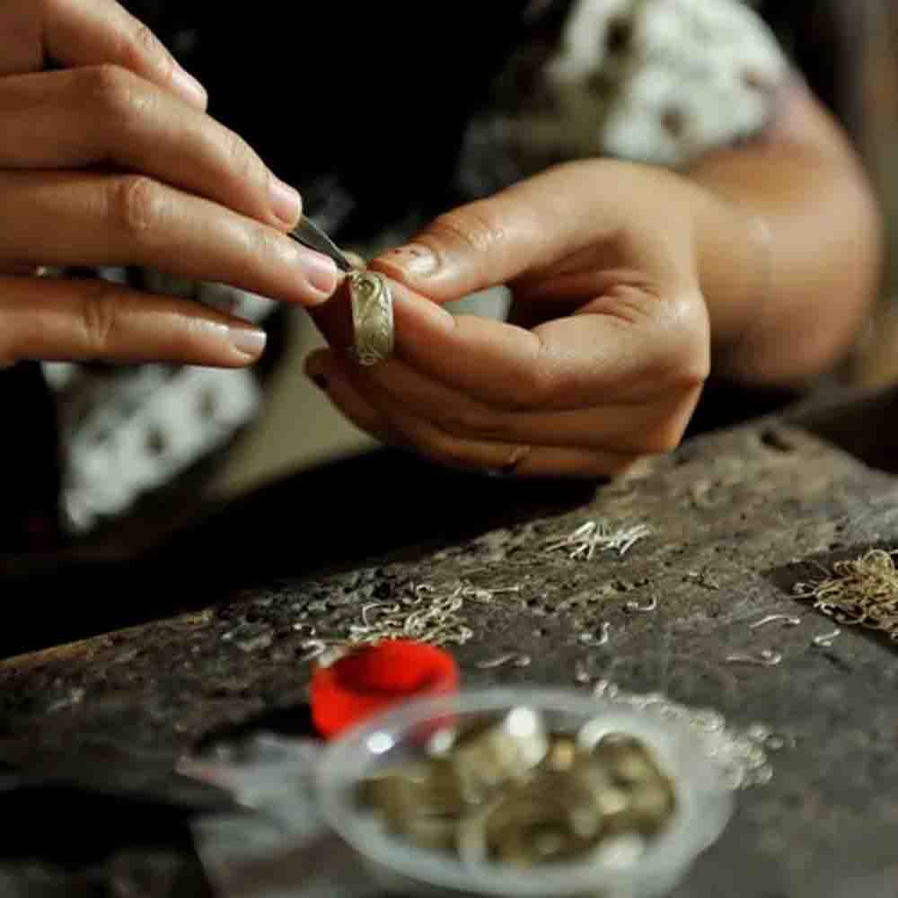 aktivitas seru di bali workshop perak di Desa Celuk Gianyar