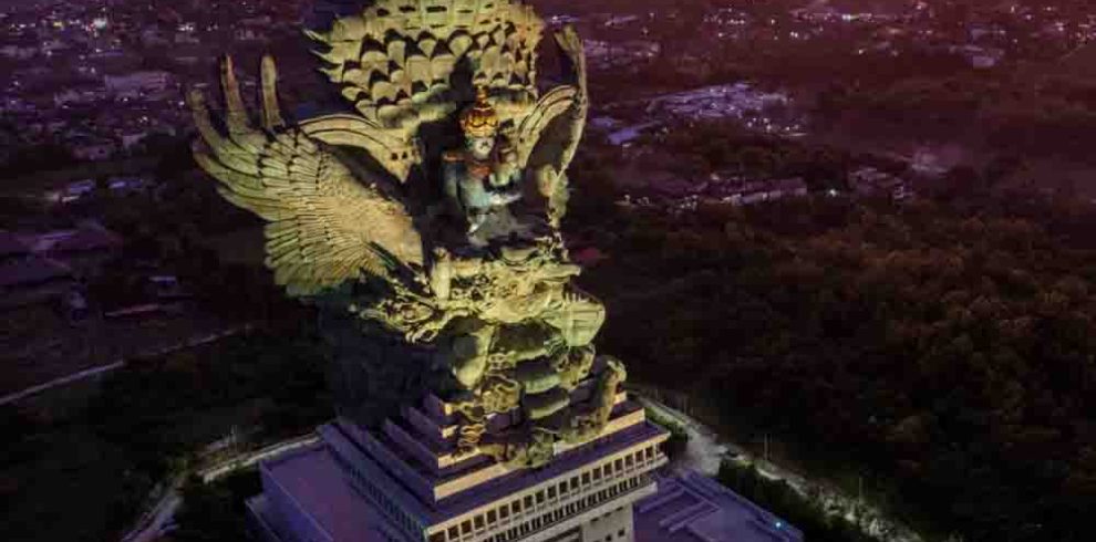 destinasi wisata bali 2026 Garuda Wisnu Kencana dengan patung Dewa Wisnu terbesar di Bali