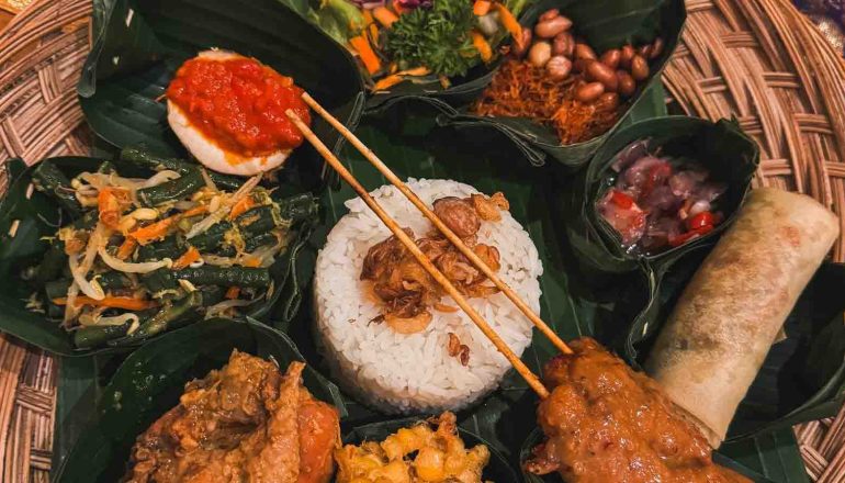 kuliner khas Bali paling enak dan populer 2026