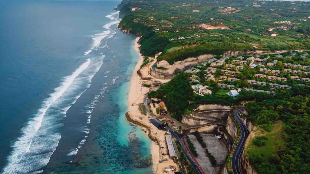 Pantai Melasti sebagai tempat wisata di Bali terbaru yang hits