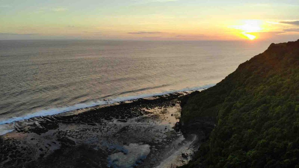 Pantai Nyang Nyang termasuk pantai Bali hits 2026 dengan suasana sepi