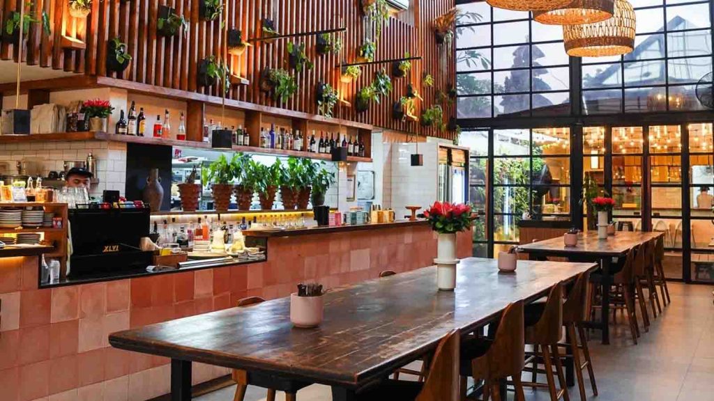 Milk and Madu Canggu Bali cafe dengan menu brunch dan pizza populer